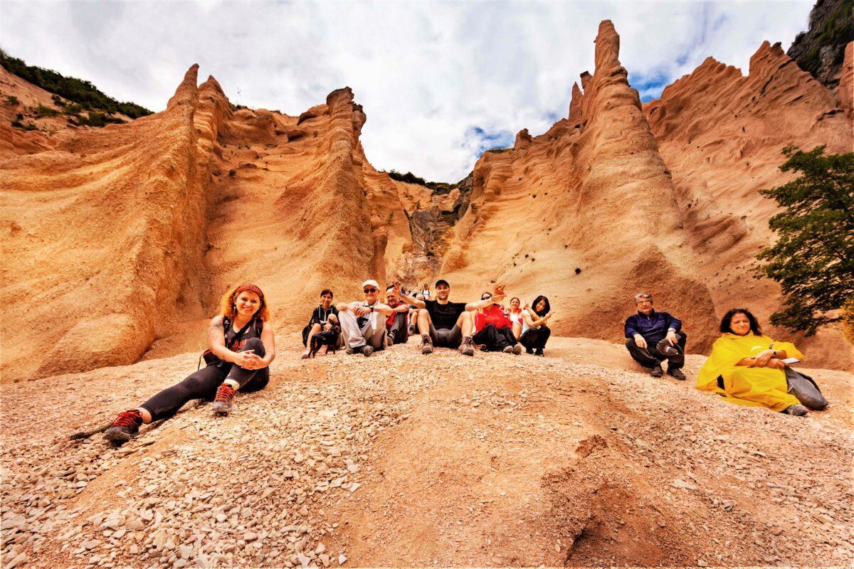 Escursione al Tramonto alle Lame Rosse: Il Canyon Infuocato delle Marche desktop picture