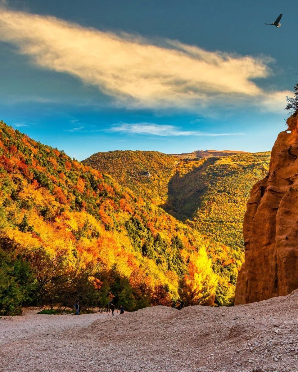 Escursione al Tramonto alle Lame Rosse: Il Canyon Infuocato delle Marche desktop picture