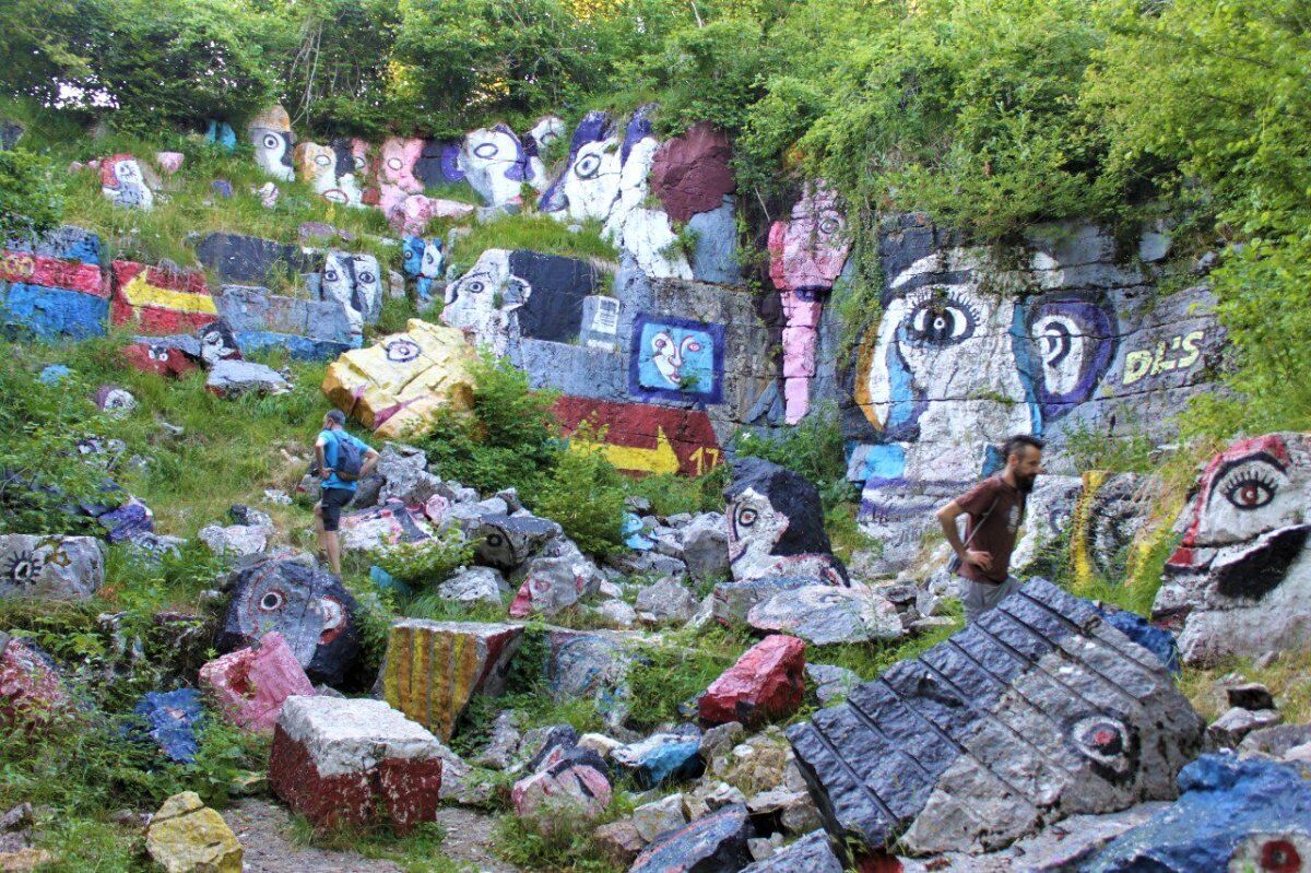 Le Cave di Rubbio: Un Percorso tra Arte e Natura Le Cave di Rubbio: Un Percorso tra Arte e Natura desktop picture