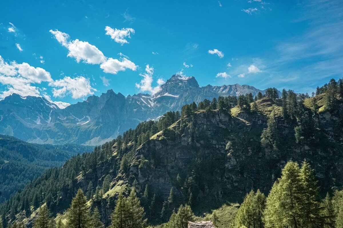 I Laghi del Sangiatto: Un Trekking dagli Scenari Pittoreschi desktop picture