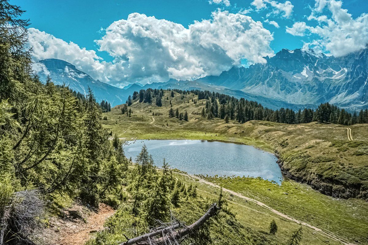 I Laghi del Sangiatto: Trekking tra scorci e scenari pittoreschi desktop picture