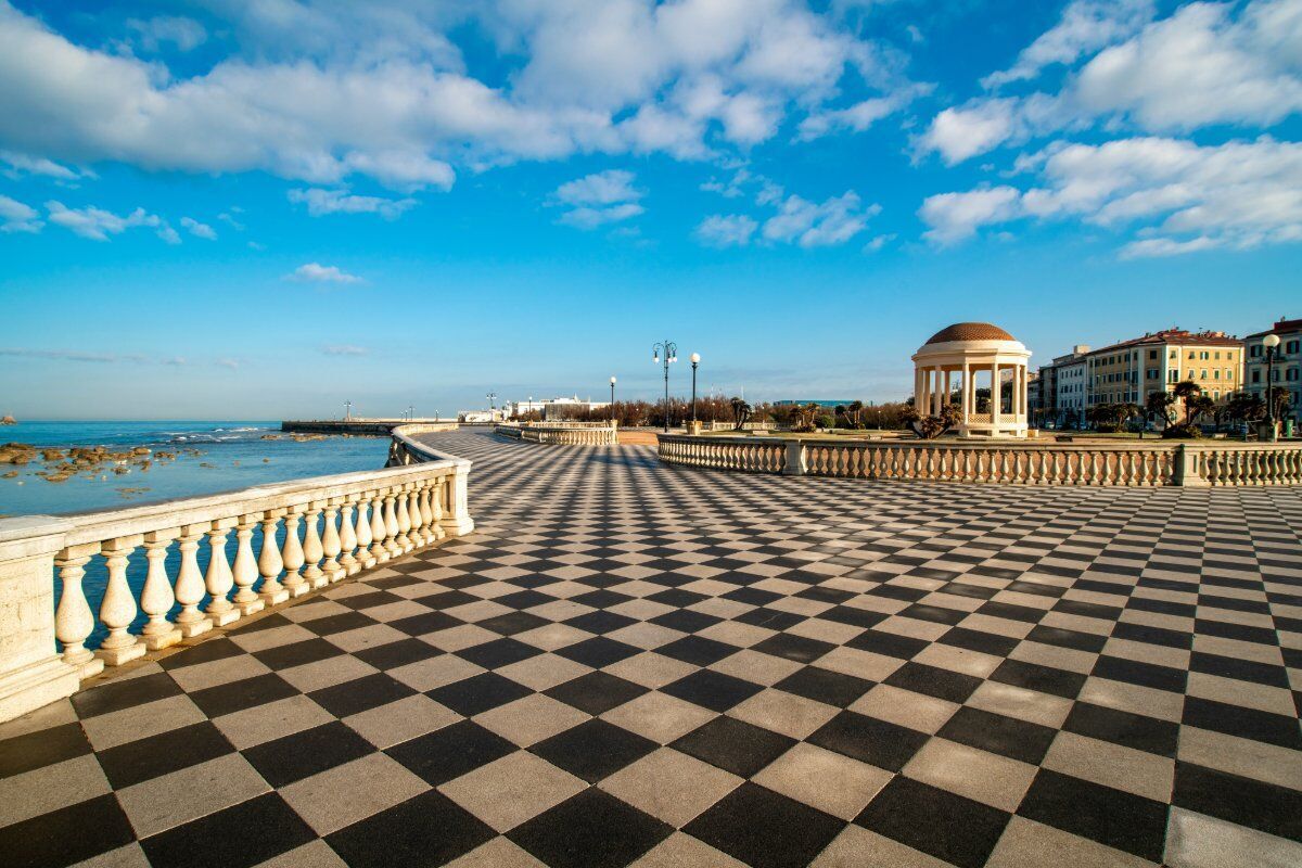 Livorno Pittorica: Passeggiata nel Lungomare di Fattori Livorno Pittorica: Passeggiata nel Lungomare di Fattori desktop picture