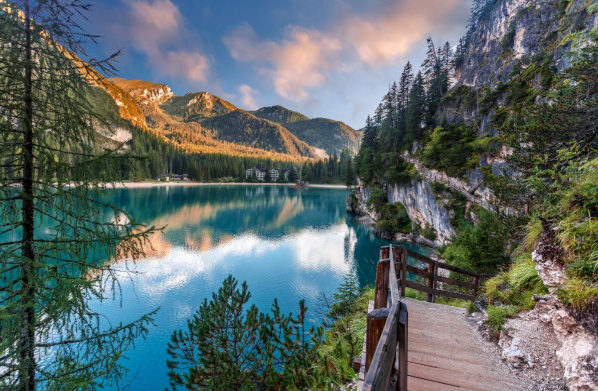 Il Lago di Braies: Un Trekking da Sogno Il Lago di Braies: Un Trekking da Sogno desktop picture