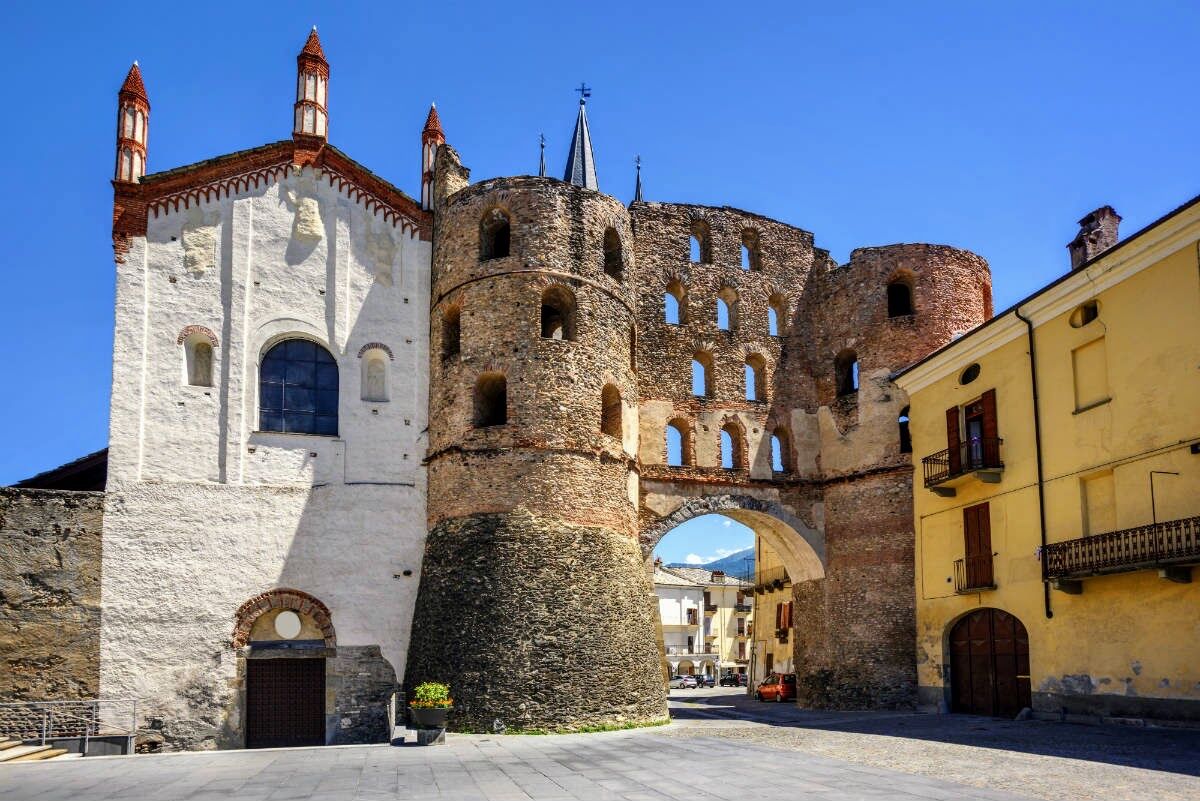 Passeggiata guidata alla scoperta di Susa "Porta d'Italia" desktop picture