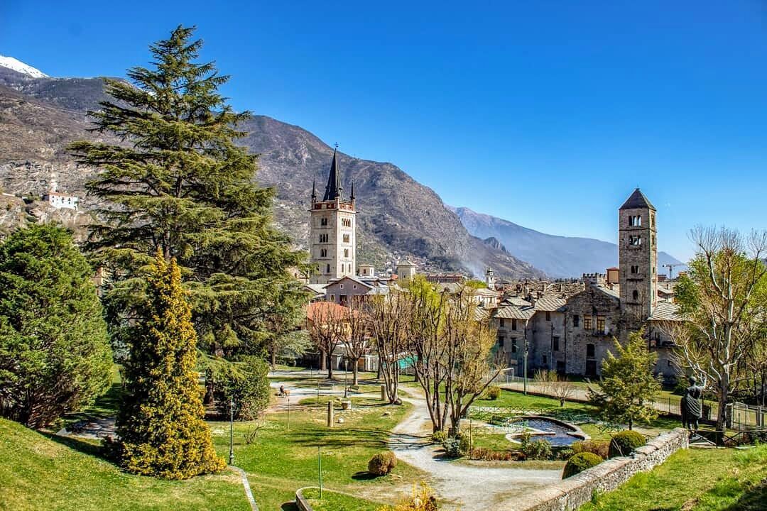 Passeggiata guidata alla scoperta di Susa "Porta d'Italia" desktop picture