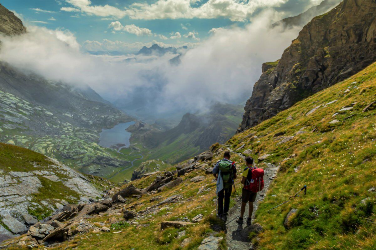 Trekking al Pian del Re: Il Fascino del Monviso e delle Sorgenti del Po desktop picture