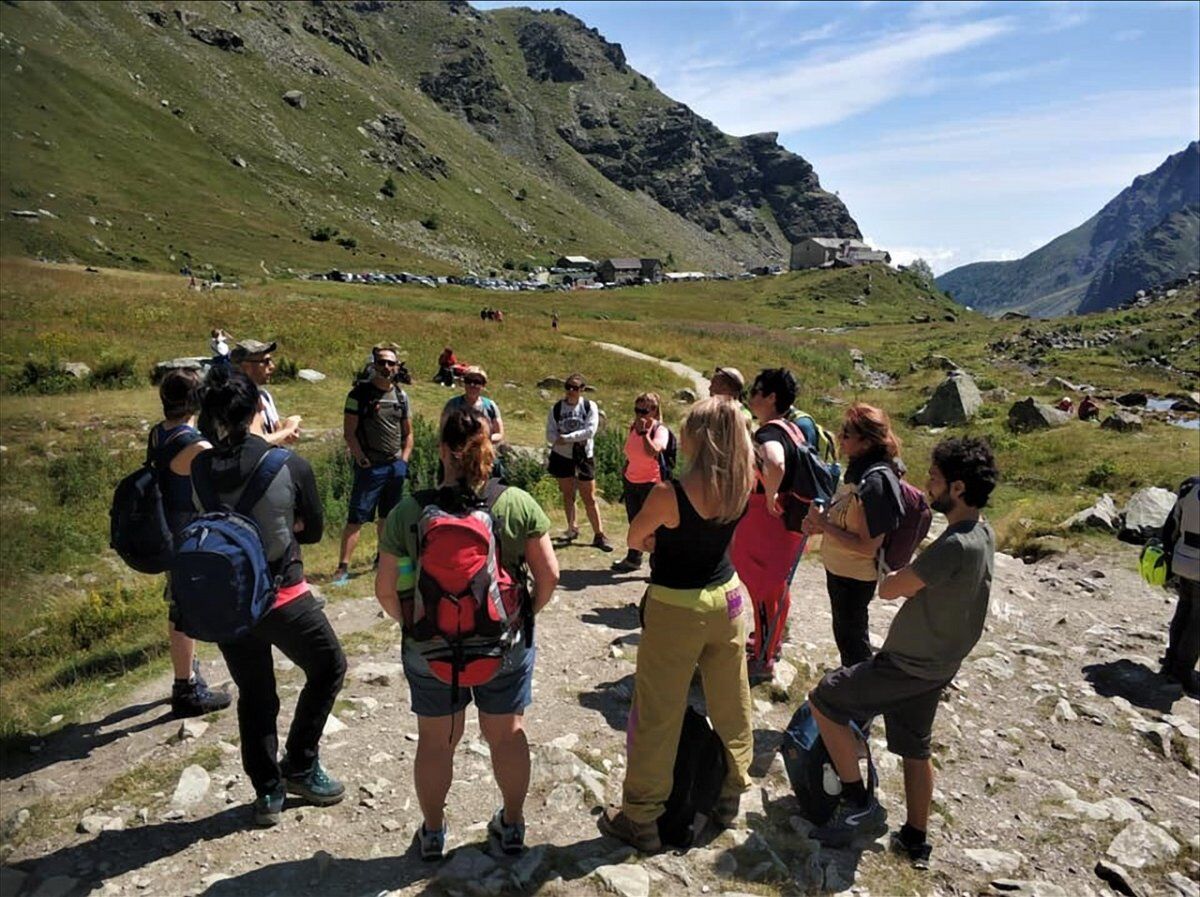 Trekking al Pian del Re: Il Fascino del Monviso e delle Sorgenti del Po desktop picture