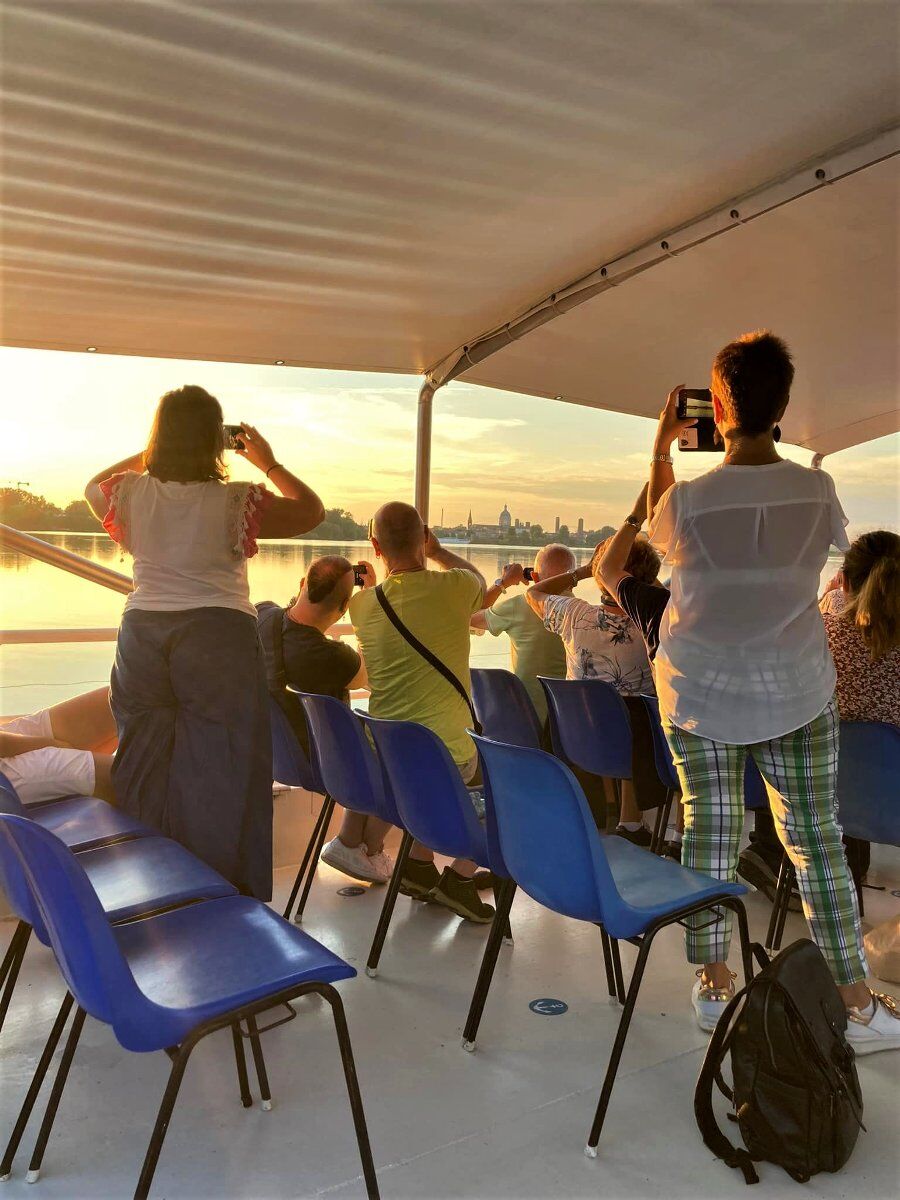 Tour in Battello: la magia di Mantova al tramonto desktop picture