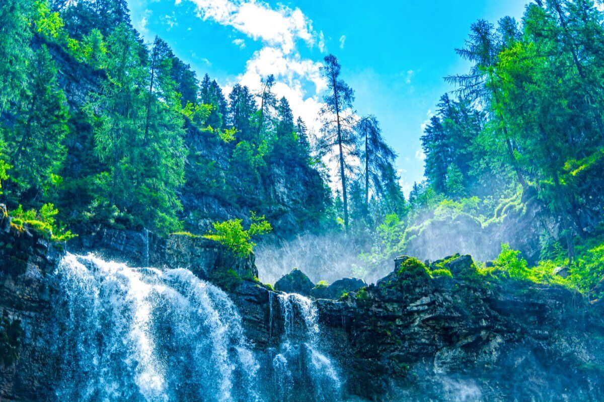 Le Dolomiti di Brenta: Escursione alle Cascate della Vallesinella Le Dolomiti di Brenta: Escursione alle Cascate della Vallesinella desktop picture