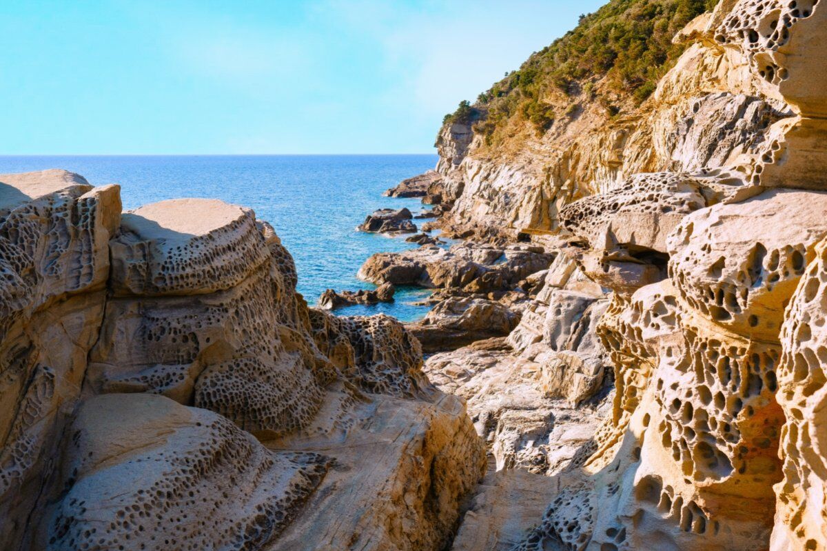 La Buca delle Fate: Un Trekking nella Leggenda desktop picture