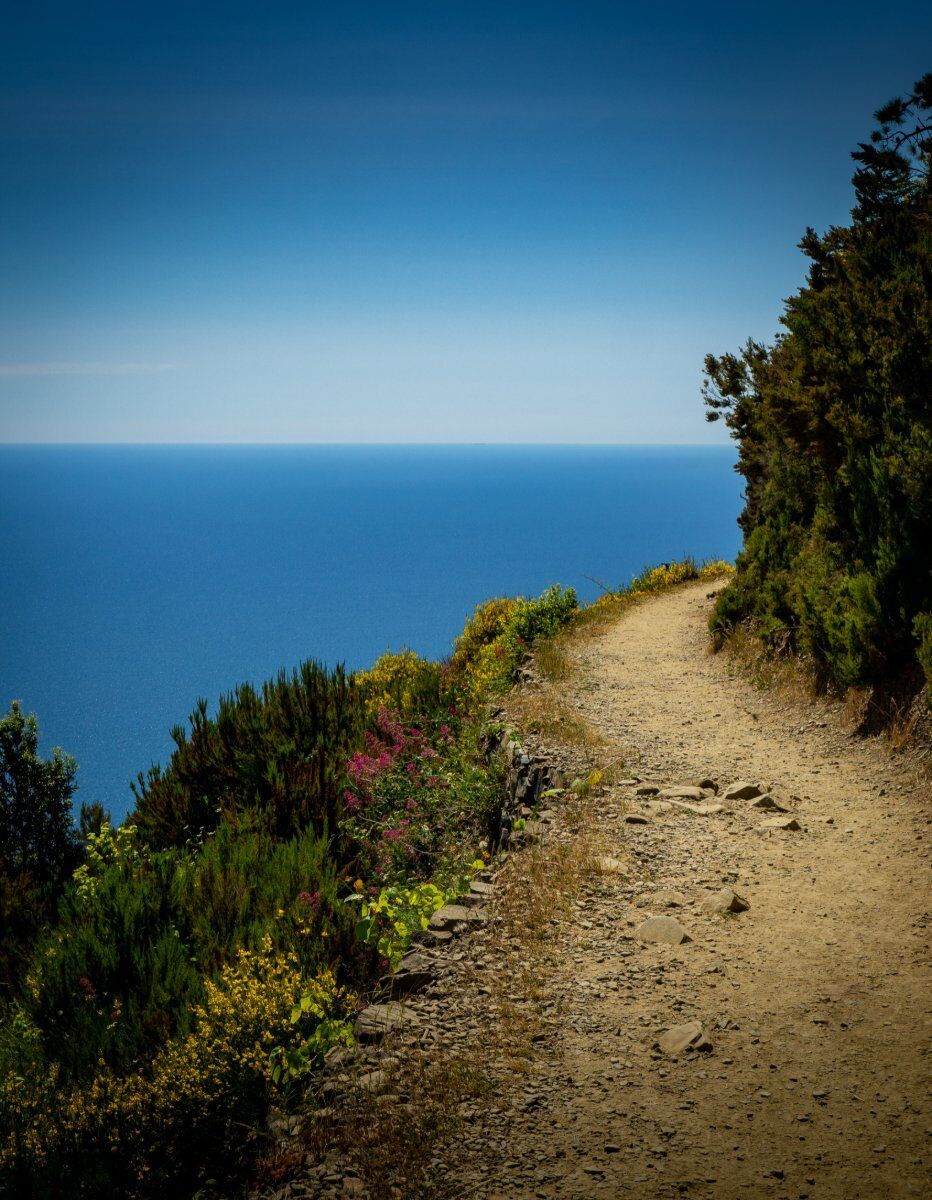 Passeggiata sui Sentieri delle Portatrici di Ardesia desktop picture