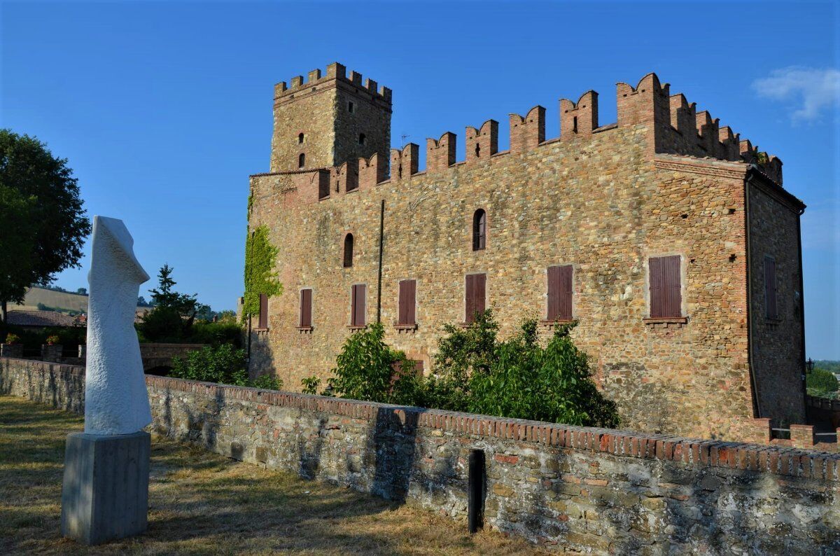 Castellarano e la Panchina Gigante: Passeggiata alle Luci del Tramonto desktop picture