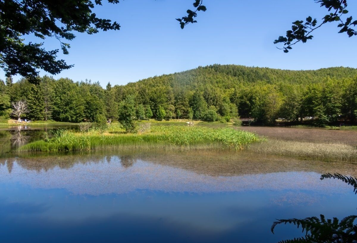 I Laghi del Cerreto: Escursione alle falde del Monte La Nuda I Laghi del Cerreto: Escursione alle falde del Monte La Nuda desktop picture