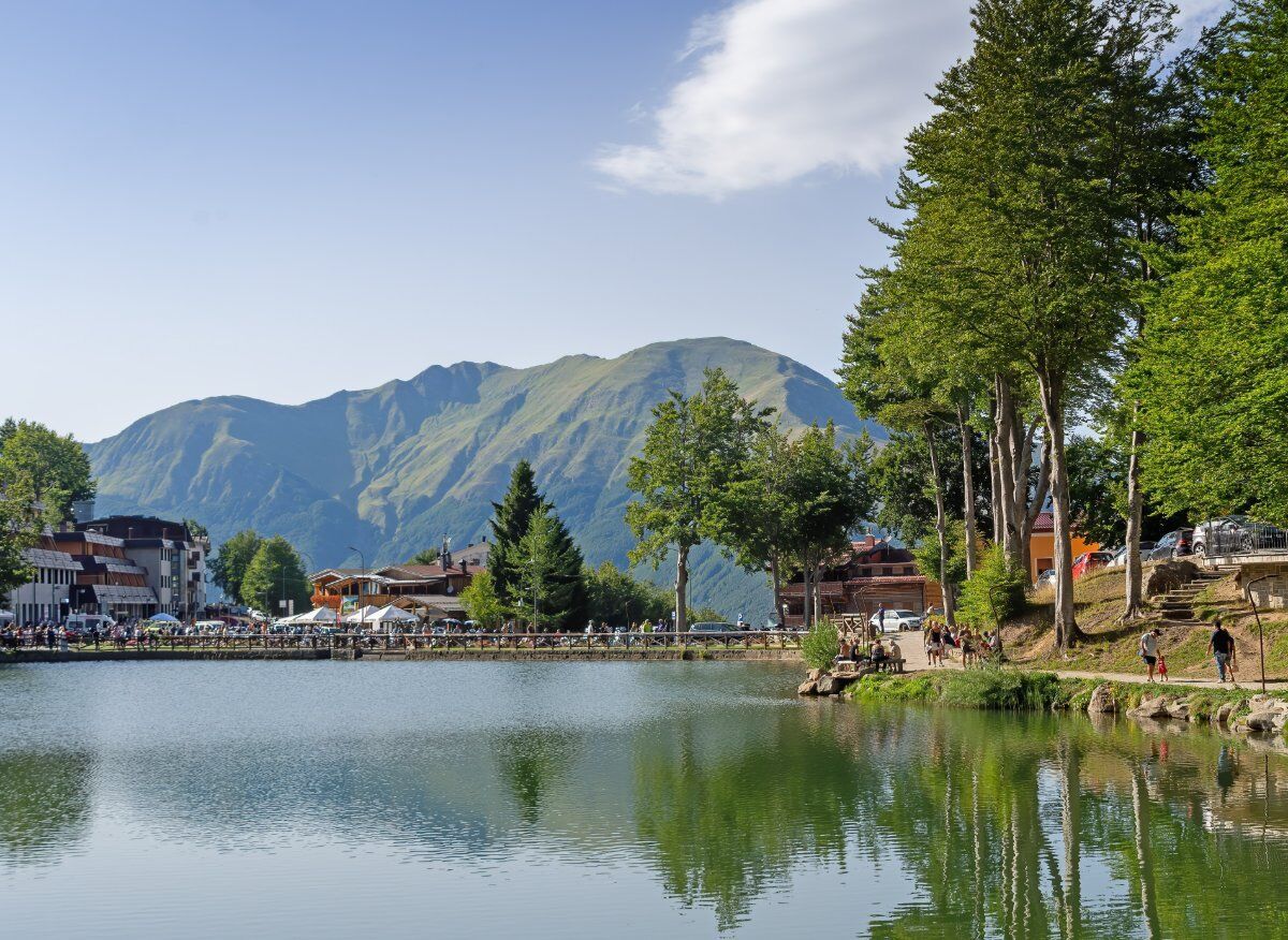 I Laghi del Cerreto: Escursione alle falde del Monte La Nuda I Laghi del Cerreto: Escursione alle falde del Monte La Nuda desktop picture