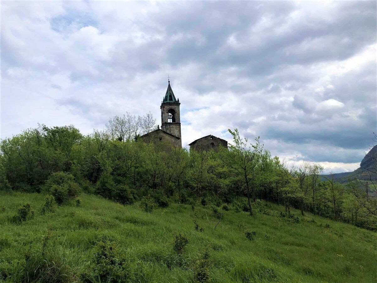 Escursione alle Grotte di Soprasasso: I Paesaggi Lunari del Bolognese desktop picture