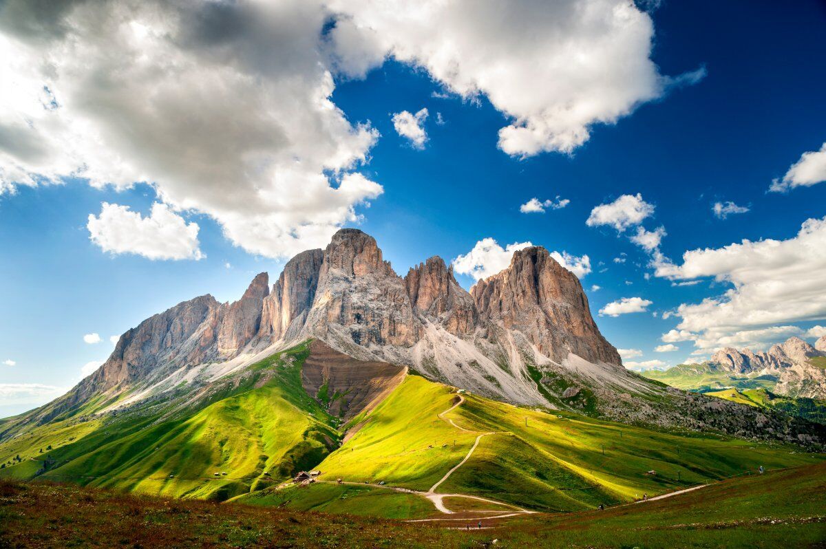 Percorso ad Anello al Passo Sella: Il Sassolungo e il Sassopiatto Percorso ad Anello al Passo Sella: Il Sassolungo e il Sassopiatto desktop picture