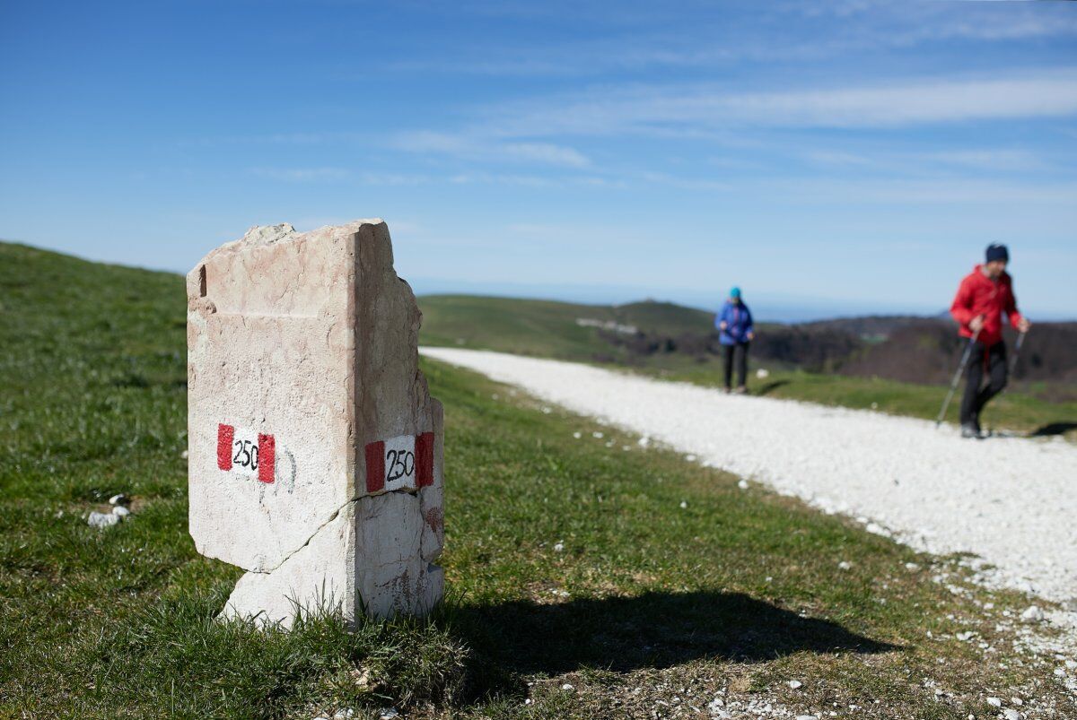 Escursione tra le Malghe della Lessinia Occidentale Escursione tra le Malghe della Lessinia Occidentale desktop picture