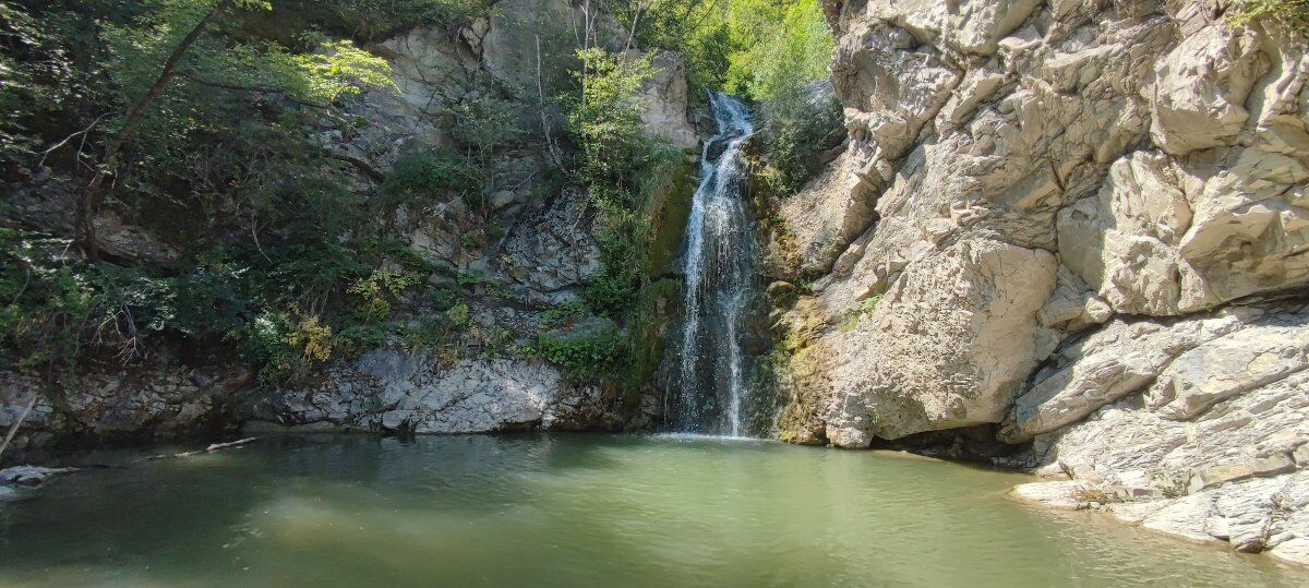 Le Cascate del Perino: Un Percorso magico nella Val Trebbia desktop picture