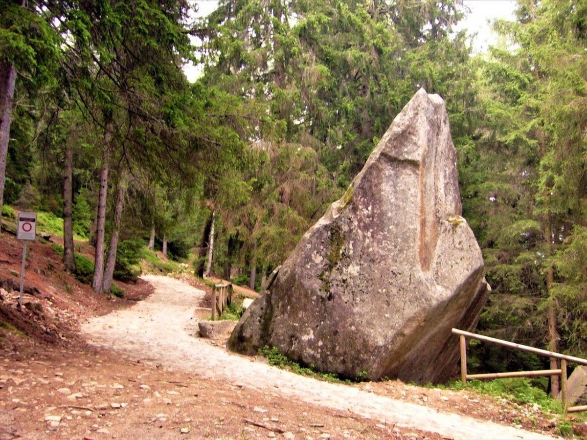 ⭐️Notte di San Lorenzo: Camminata tra Archeologia e Leggende della Valsaviore⭐️ ⭐️Notte di San Lorenzo: Camminata tra Archeologia e Leggende della Valsaviore⭐️ desktop picture
