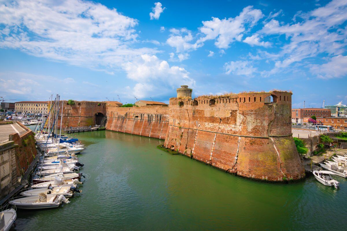 Lo storico Porto di Livorno: Passeggiata tra il Medioevo e il XVII Secolo Lo storico Porto di Livorno: Passeggiata tra il Medioevo e il XVII Secolo desktop picture
