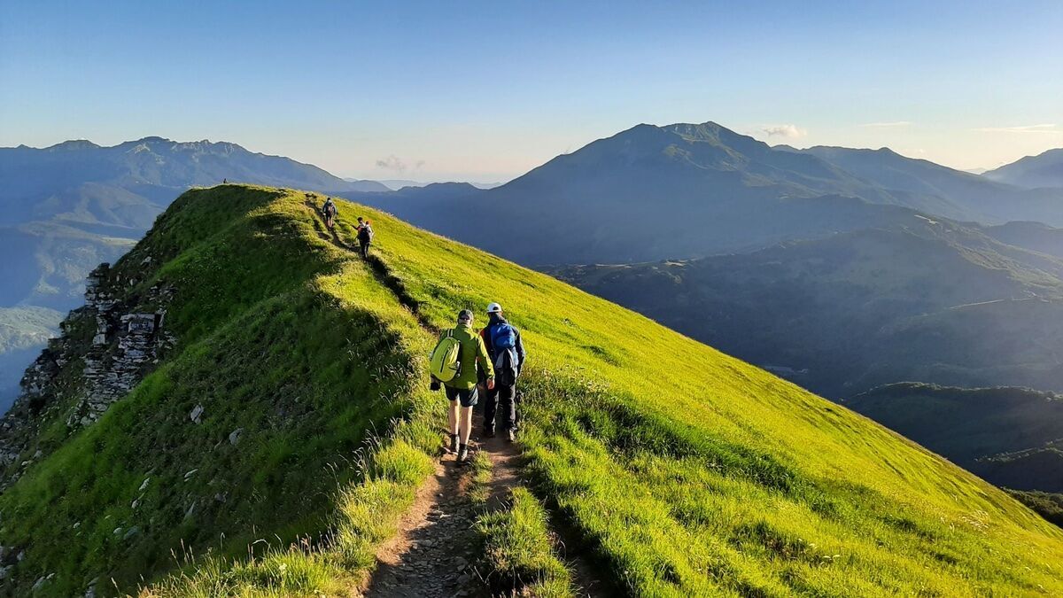 Trekking e Cena con Vista: Il Lago Calamone Trekking e Cena con Vista: Il Lago Calamone desktop picture