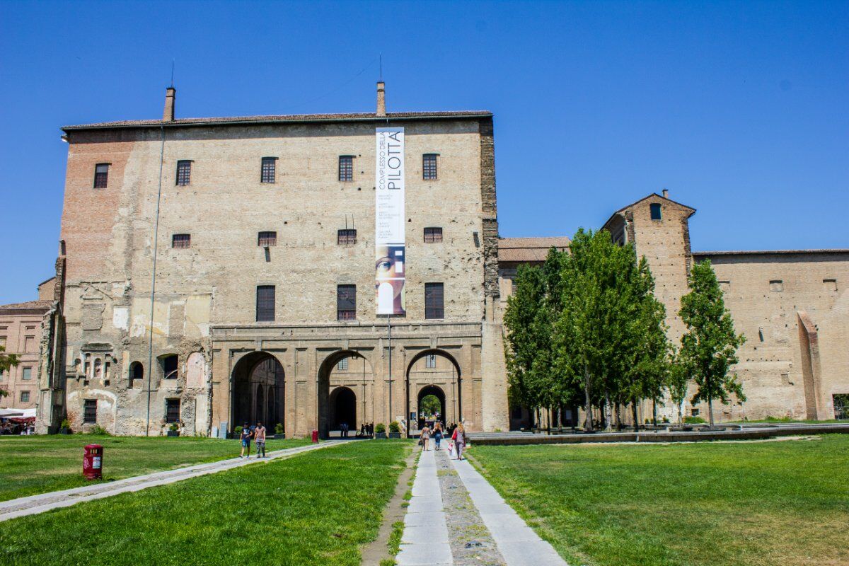 Tour Guidato a Parma: Il Palazzo della Pilotta desktop picture