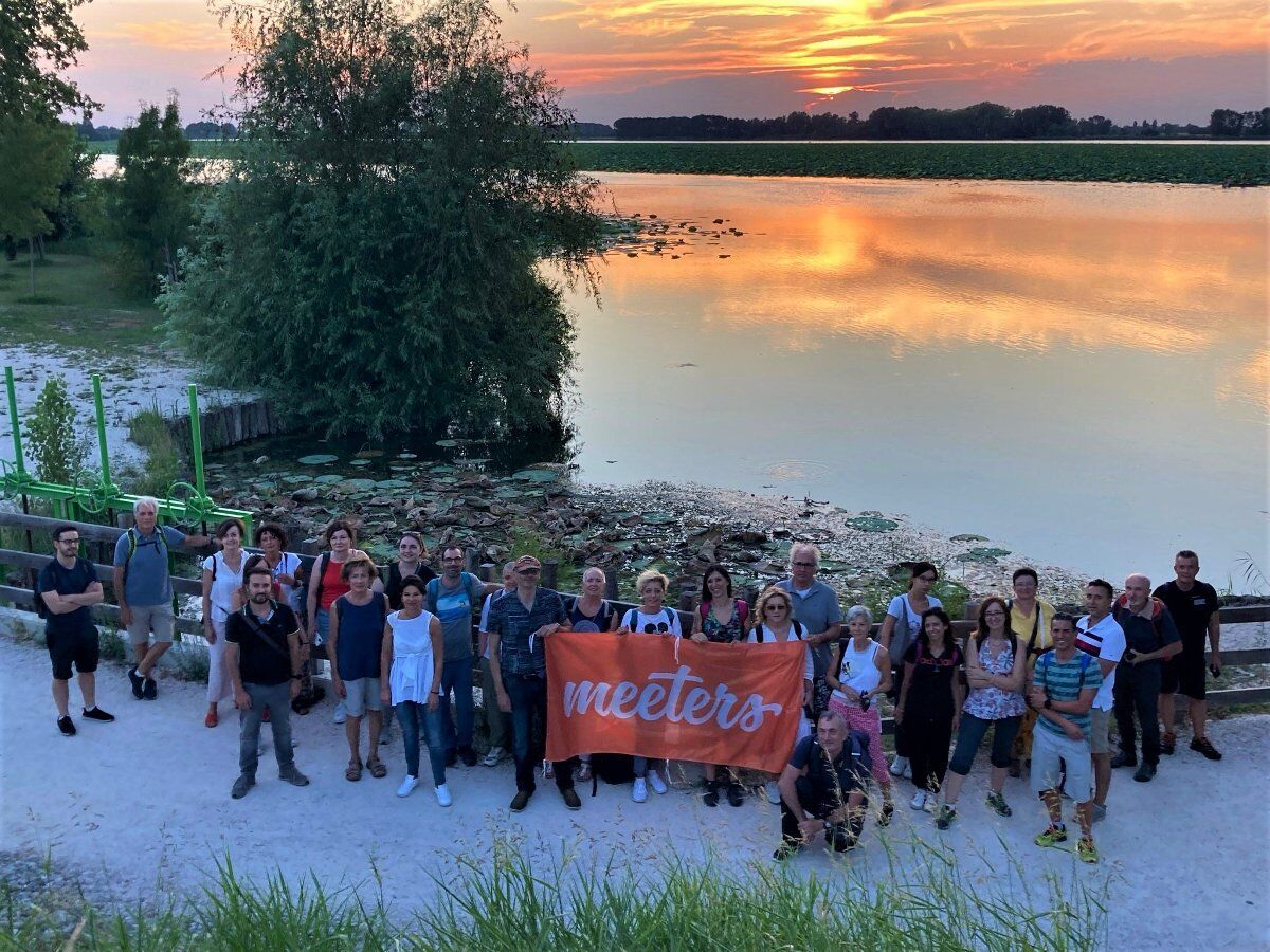 Passeggiata lungo il Lago Superiore di Mantova Passeggiata lungo il Lago Superiore di Mantova desktop picture