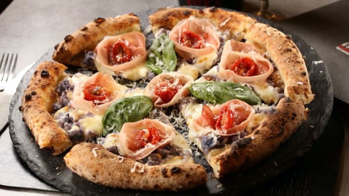 Festa dei Single: Pizzata a Napoli desktop picture