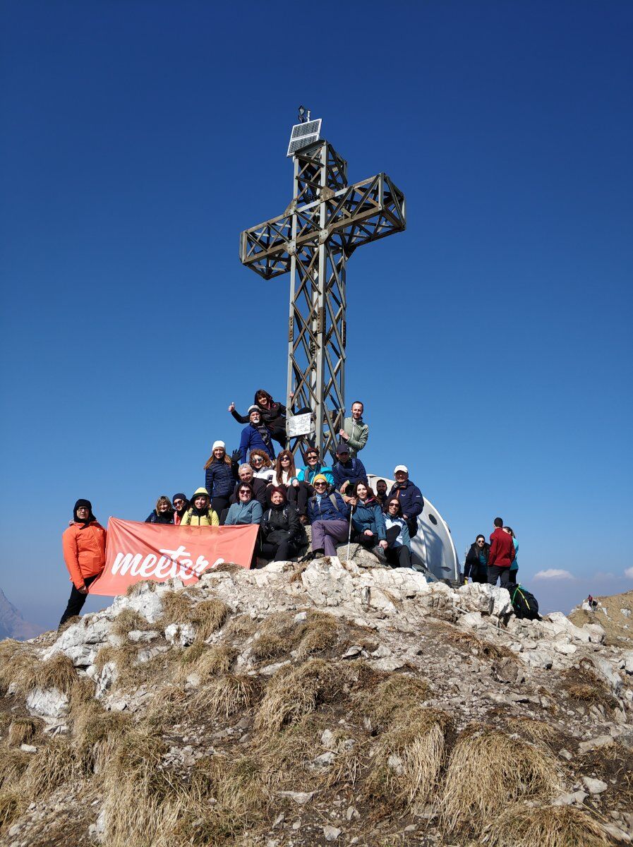 Il Monte Due Mani: Escursione Panoramica nelle Prealpi Bergamasche desktop picture