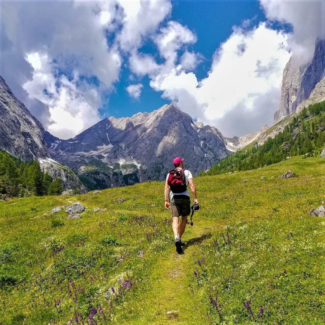 Trekking lungo i fiabeschi sentieri della Val Ombretta desktop picture