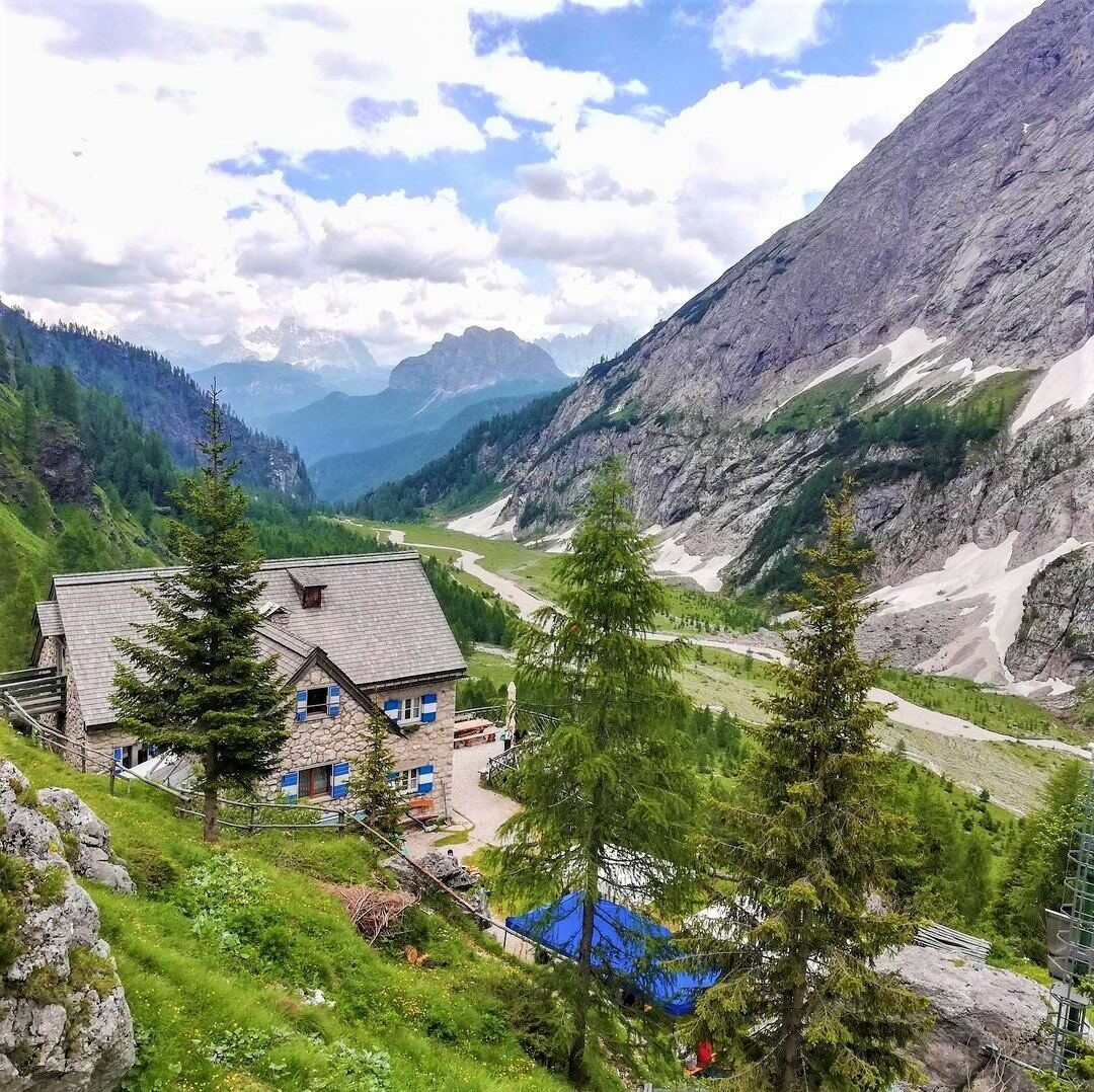 Trekking lungo i fiabeschi sentieri della Val Ombretta desktop picture