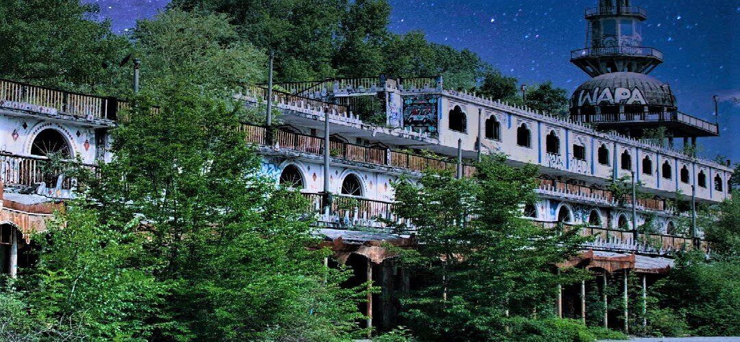 🎃Halloween a Consonno: Trekking nella "Las Vegas Fantasma della Brianza"🎃 🎃Halloween a Consonno: Trekking nella "Las Vegas Fantasma della Brianza"🎃 desktop picture