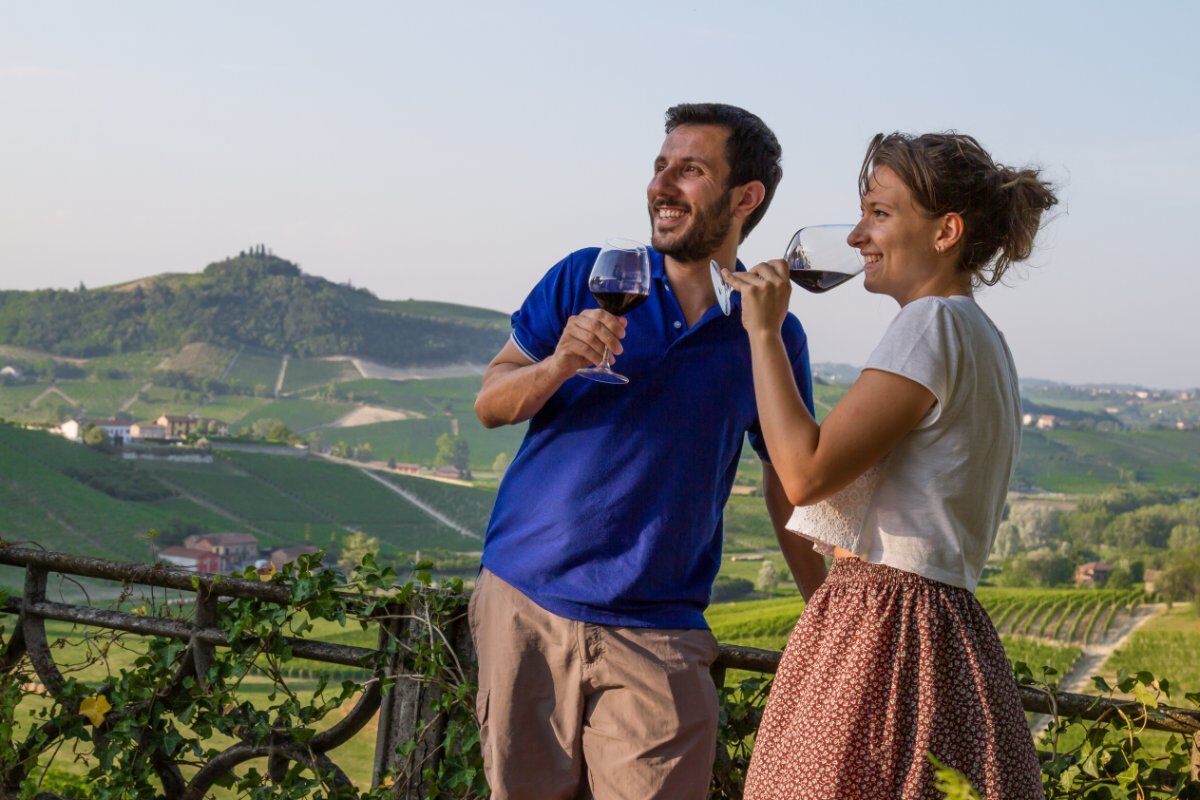 Golosaria: Passeggiata tra i Sapori, l'Arte e i Castelli del Monferrato Golosaria: Passeggiata tra i Sapori, l'Arte e i Castelli del Monferrato desktop picture