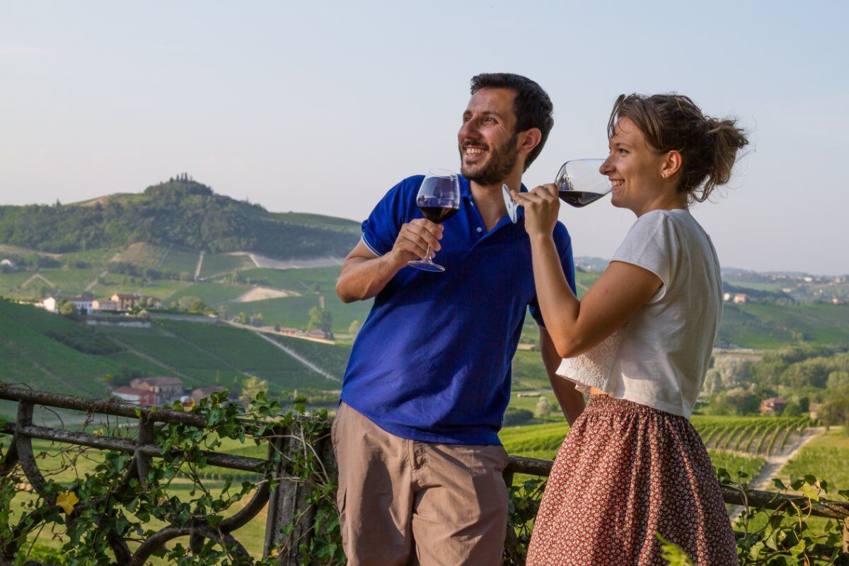 Golosaria: Passeggiata tra i Sapori, l'Arte e i Castelli del Monferrato desktop picture