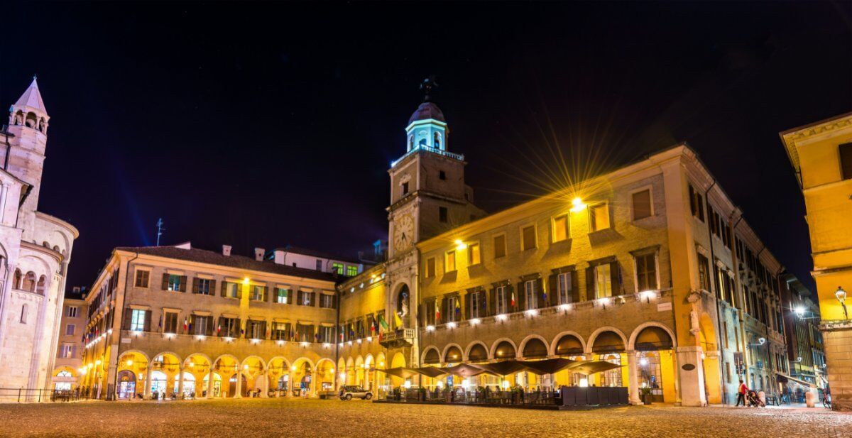 Aperitivo in centro a Modena desktop picture