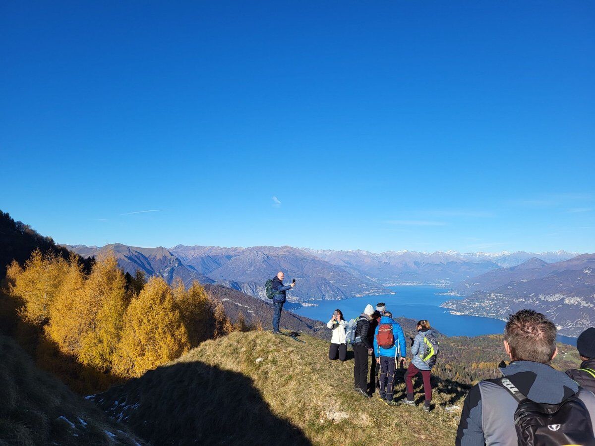 Lungo i Sentieri del Monte San Primo: Un Balcone sul Lago di Como desktop picture