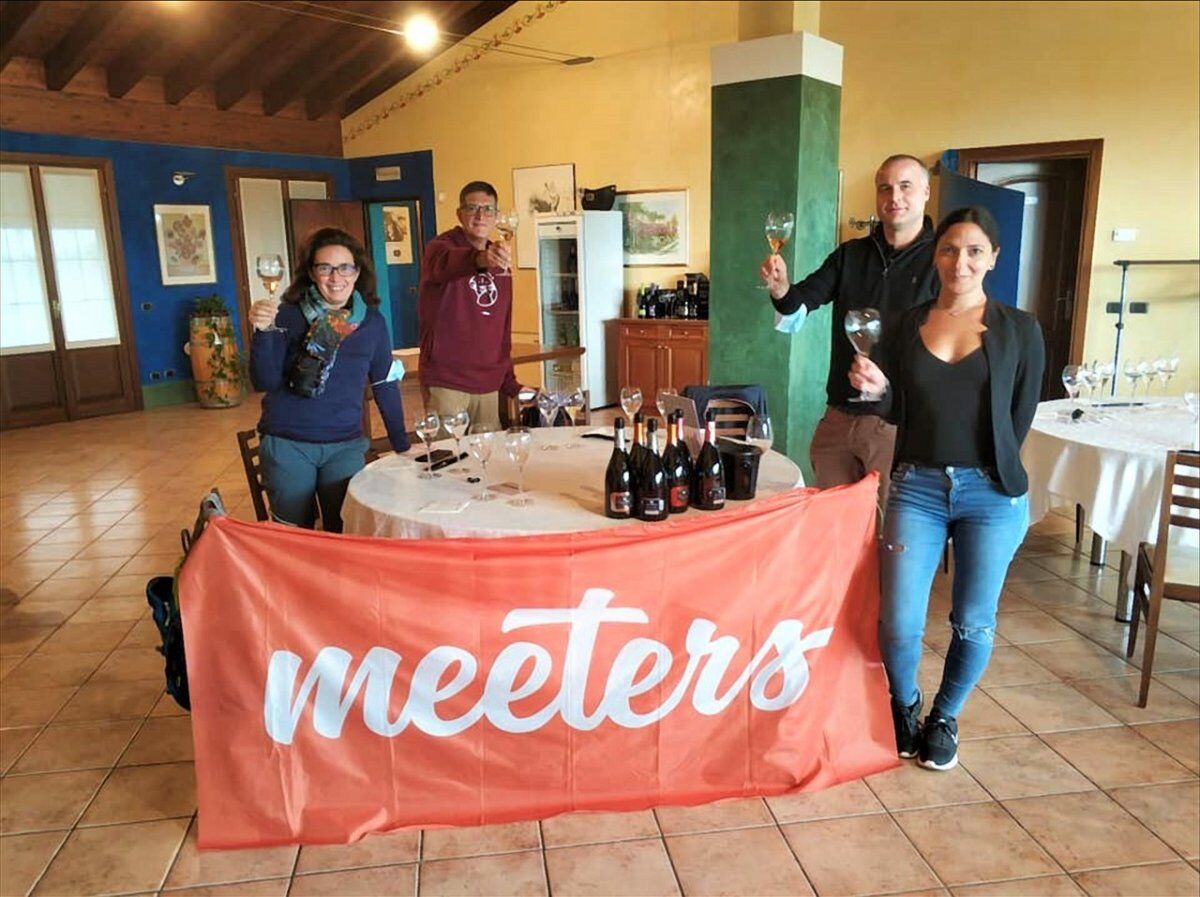 Nel Cuore della Franciacorta: Passeggiata tra Vigneti e Antichi Borghi Nel Cuore della Franciacorta: Passeggiata tra Vigneti e Antichi Borghi desktop picture