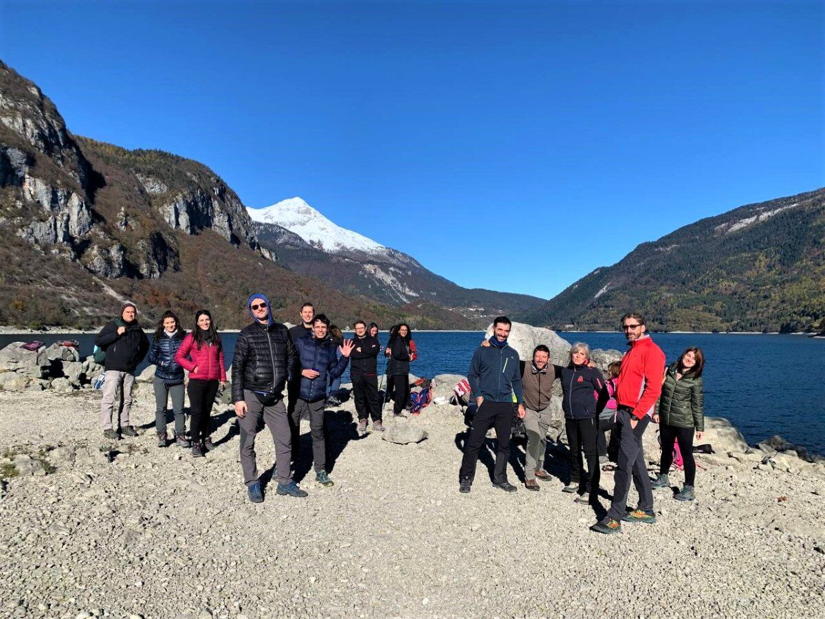 Passeggiata ad anello al Lago di Molveno desktop picture