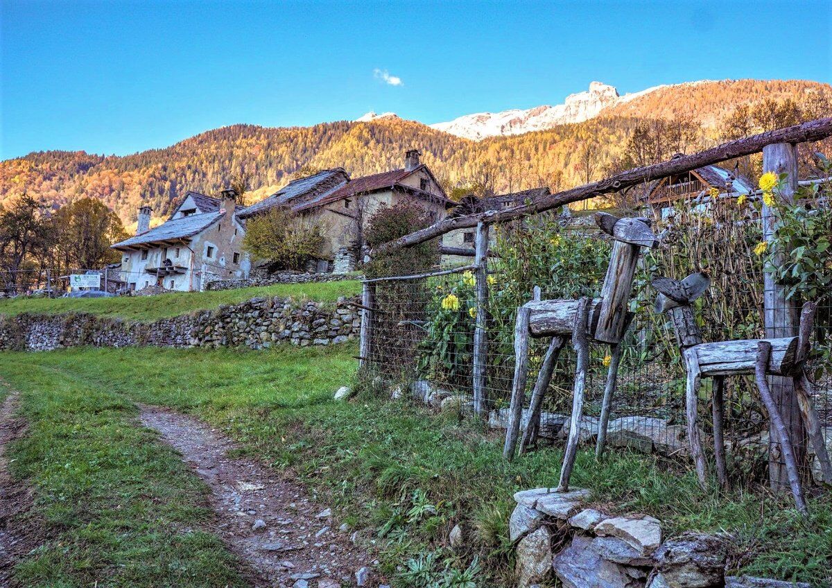 Tra pietra e legno: Escursione alle antiche frazioni di Varzo Tra pietra e legno: Escursione alle antiche frazioni di Varzo desktop picture