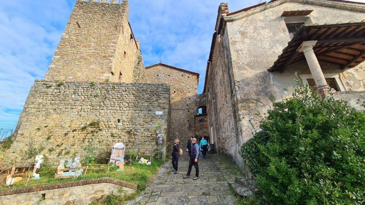 Cammino di Dante in Valdinievole e Tramonto al Castello di Montecatini desktop picture