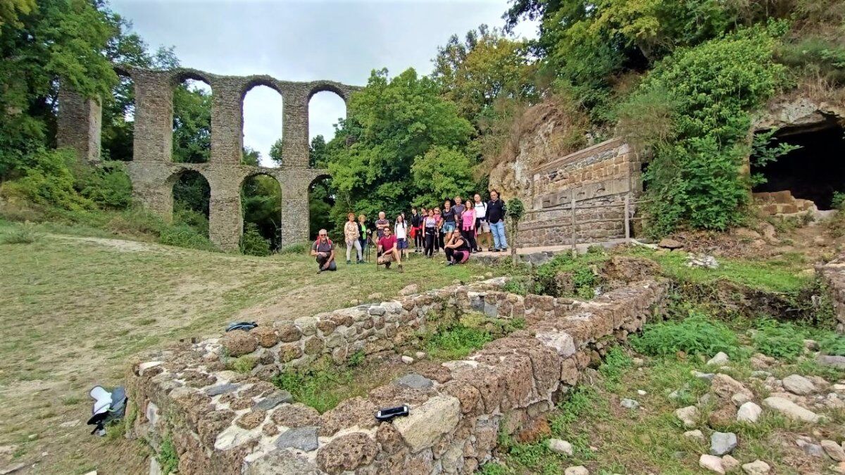 Escursione nella Riserva Naturale e Città Perduta di Antica Monterano desktop picture