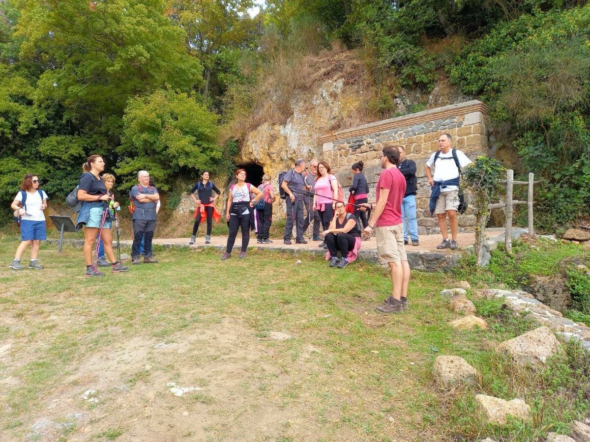 Escursione nella Riserva Naturale e Città Perduta di Antica Monterano desktop picture