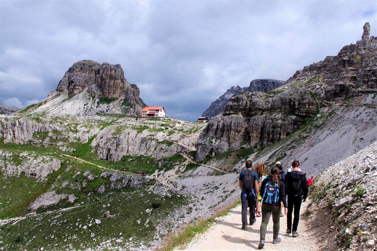 Trekking alle Tre Cime di Lavaredo: Il Simbolo delle Dolomiti desktop picture