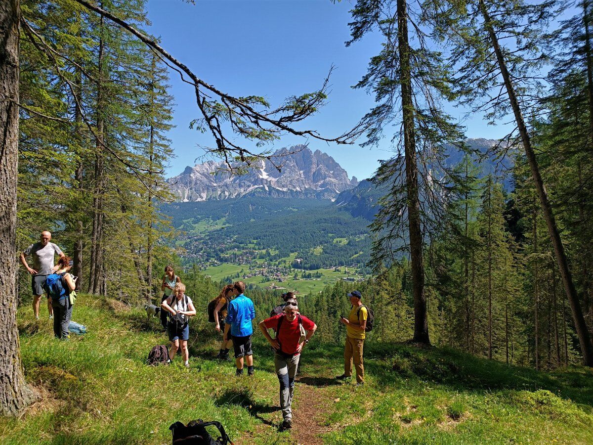 L’incanto dell’acqua: Trekking fra le Gores de Federa L’incanto dell’acqua: Trekking fra le Gores de Federa desktop picture