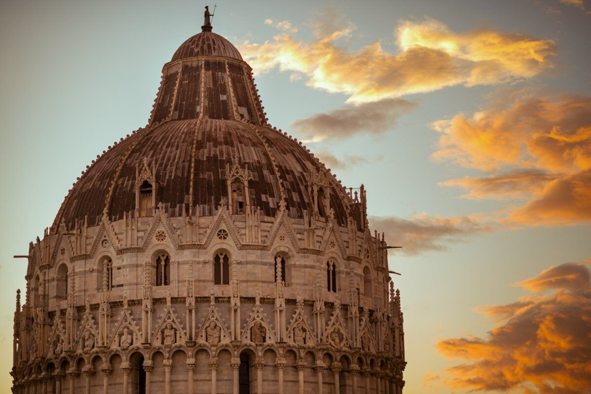 🎃Halloween a Pisa: I Misteri di Piazza dei Miracoli🎃 desktop picture