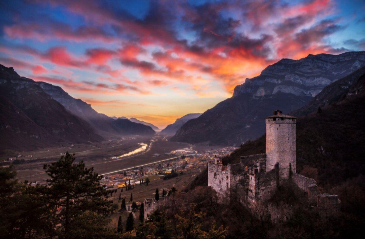 🎃Una Cena tra Enigmi e Misteri: Il Castello di Avio🎃 🎃Una Cena tra Enigmi e Misteri: Il Castello di Avio🎃 desktop picture