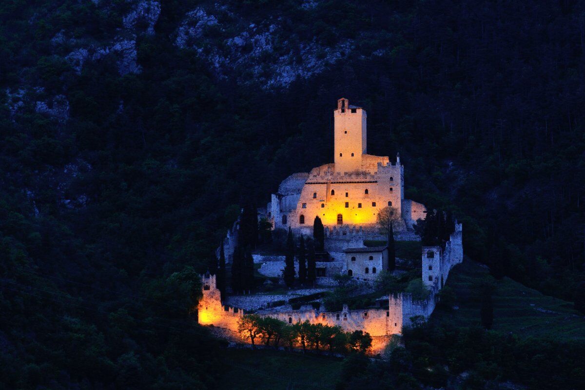 🎃Una Cena tra Enigmi e Misteri: Il Castello di Avio🎃 desktop picture