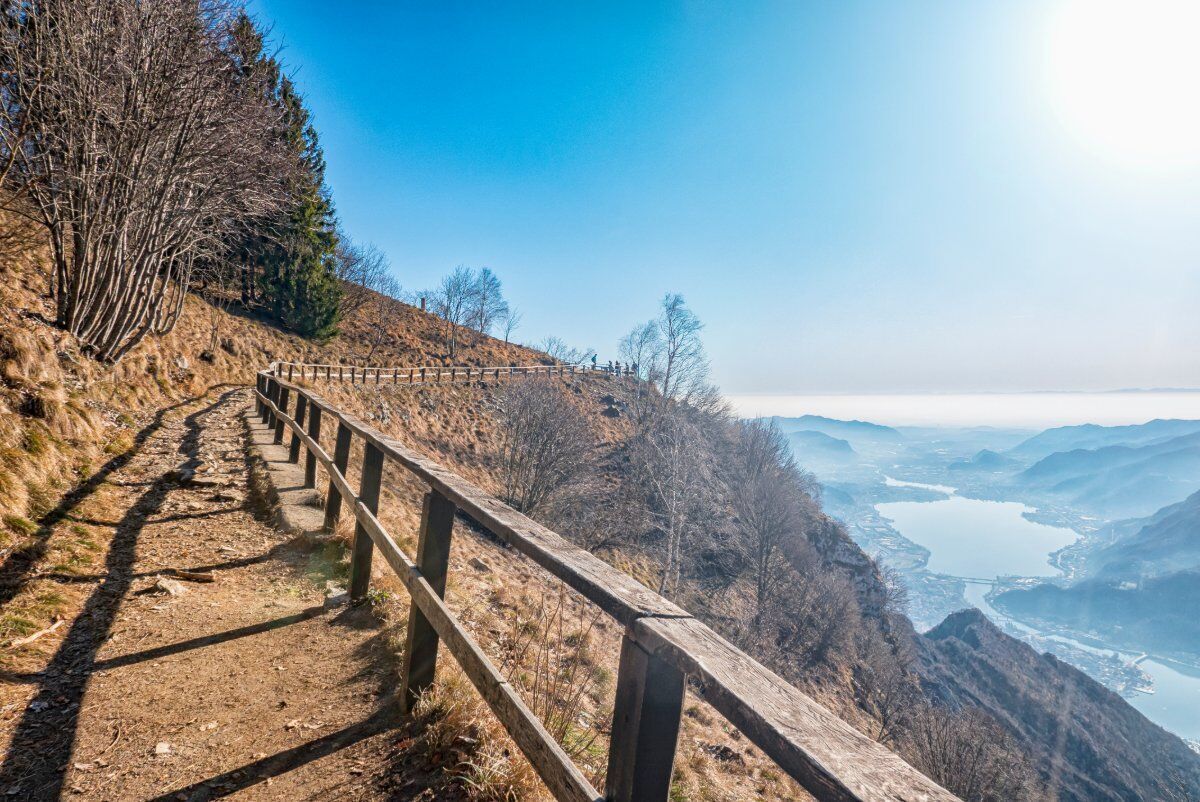 Sulla vetta del Monte Coltignone: Escursione tra scorci sconfinati desktop picture