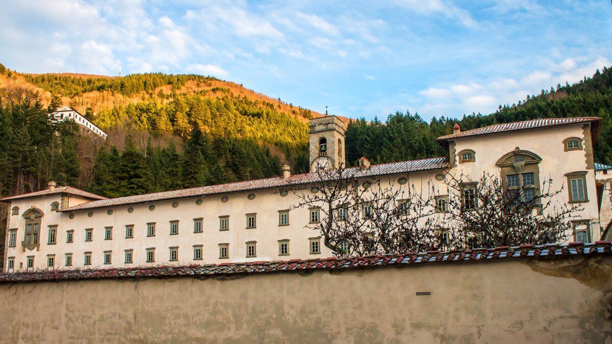 Escursione autunnale tra le secolari Foreste di Vallombrosa Escursione autunnale tra le secolari Foreste di Vallombrosa desktop picture