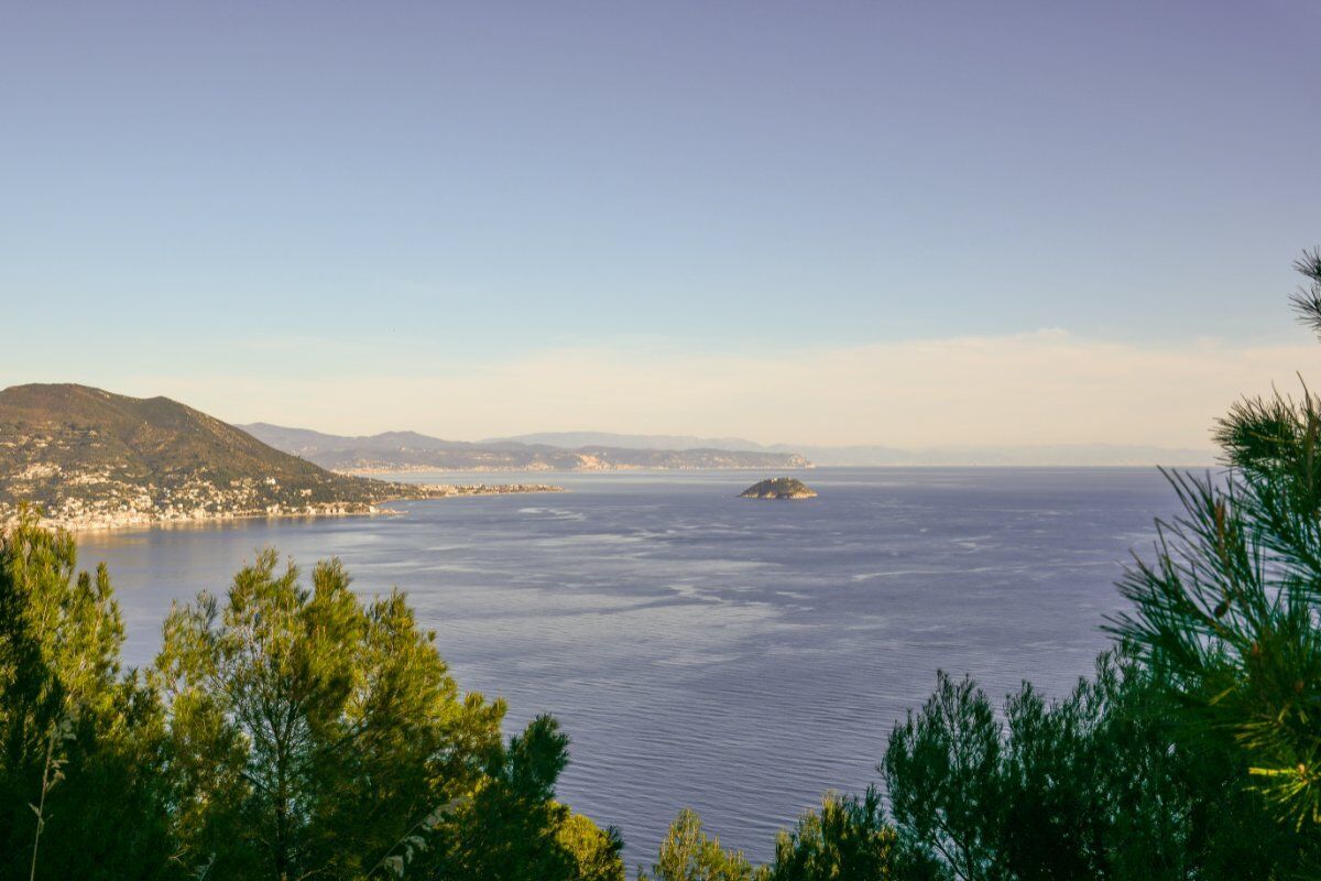 Tra Cielo e Mare: Escursione Panoramica sul Golfo Dianese desktop picture